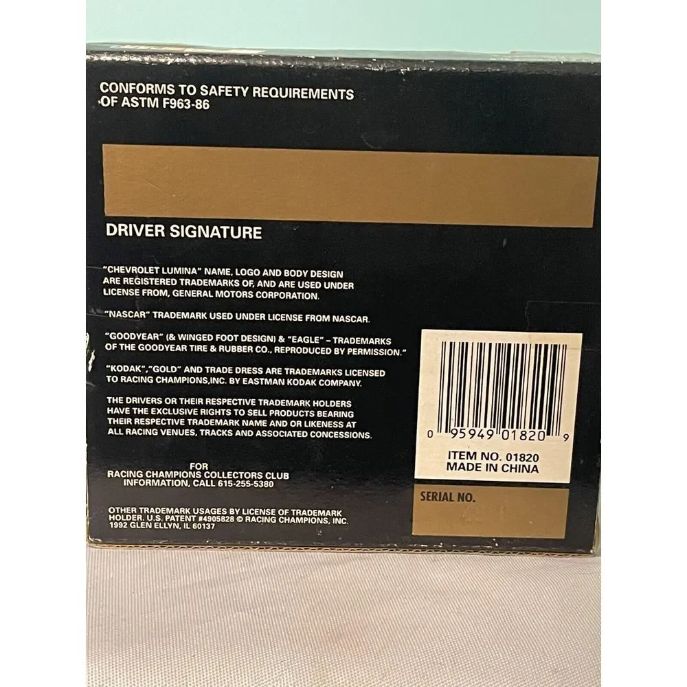 NASCAR Ernie Irvan‎ #4 Kodak Racing Champions Premier Edition 1/64 1993 B-W